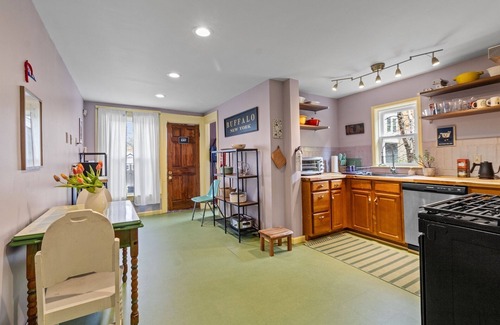 Front Park Apartment | Spacious & Family- Friendly 3-bedroom on Peaceful Historic Tree-Lined Street