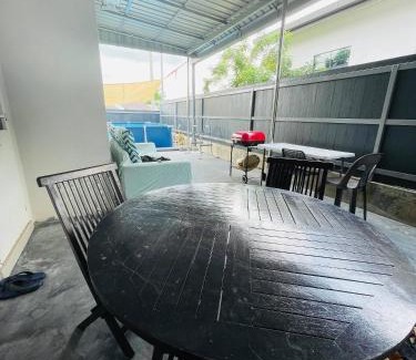 Durian Tunggal House | Spacious Family Homestay in Durian Tunggal with Private Pool