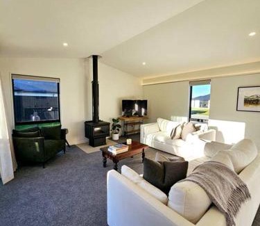 Kirwee House | Spacious Family Home