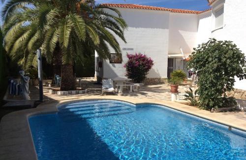 Almadrava Beach House | Spacious family home with Airco, private 5x10m pool, sandy beach 300m, free WiFi