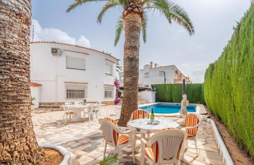 Almadrava Beach House | Spacious family home with Airco, private 5x10m pool, sandy beach 300m, free WiFi