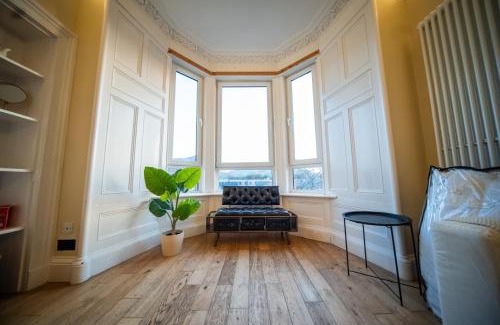 Gifford Apartment | spacious flat, close to the city centre with scenic views