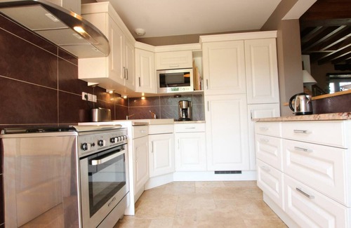 Montmartin-en-Graignes Cottage | Spacious Family Home with Garden, Terrace, and Wi-Fi, in Scenic Nature Park, Pet Friendly