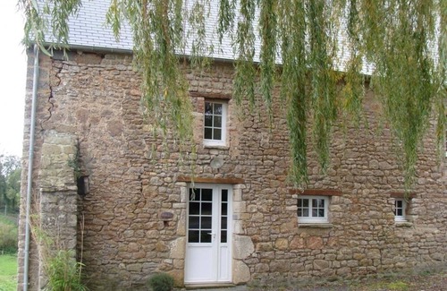 Montmartin-en-Graignes Cottage | Spacious Family Home with Garden, Terrace, and Wi-Fi, in Scenic Nature Park, Pet Friendly