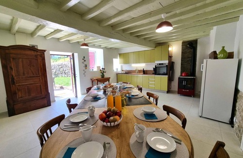 Saint-Denis-sur-Coise Cottage | Spacious Cottage 10 ppl: Nature, Spa, Comfort