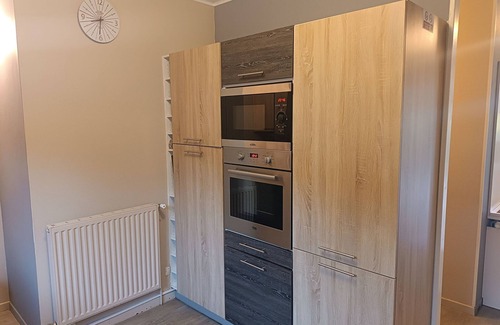 Saint-Jean-de-la-Motte Cottage | Spacious Retreat with Tennis Court, Games Room, and Modern Amenities in a 20,000 m² Enclosed Woods