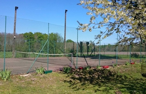 Saint-Jean-de-la-Motte Cottage | Spacious Retreat with Tennis Court, Games Room, and Modern Amenities in a 20,000 m² Enclosed Woods