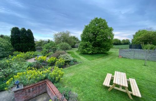 Long Stratton Apartment | Spacious Garden Lodge at The Chestnuts, Norfolk