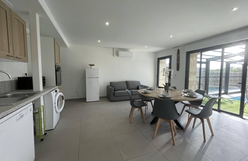 Couzon Cottage | Spacious Gîte with Heated Pool & Spa, Ideal for Groups and Families