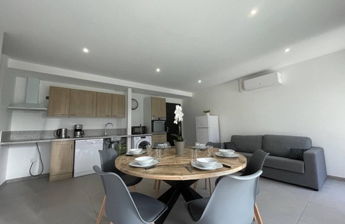 Couzon Cottage | Spacious Gîte with Heated Pool & Spa, Ideal for Groups and Families