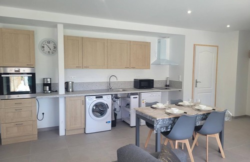 Couzon Cottage | Spacious Gîte with Heated Pool & Spa, Ideal for Groups and Families