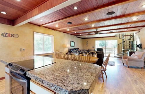 Sweetwater Cabin | Spacious Golf Retreat Cabin on Hole #7, Ideal for Large Groups