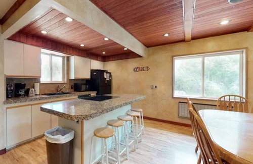 Sweetwater Cabin | Spacious Golf Retreat Cabin on Hole #7, Ideal for Large Groups