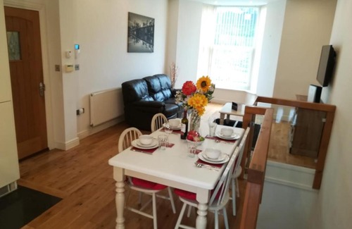 Uplands Apartment | Spacious, Ground Floor, 2 Bedroom Apartment, Uplands, Swansea