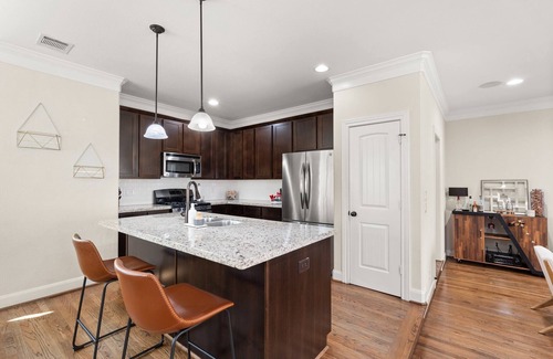 Shady Acres House | Spacious Heights 3BR home w/putting green, balconies & walkable to hotspots