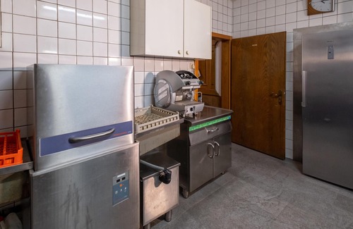 Huben House | Spacious holiday home with sauna and bar