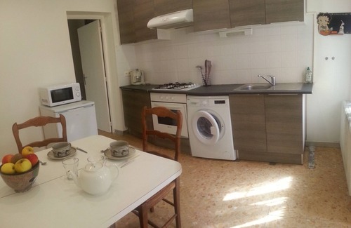 Thuir Apartment | Spacious holiday cottage and garden in the country