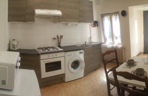 Thuir Apartment | Spacious holiday cottage and garden in the country