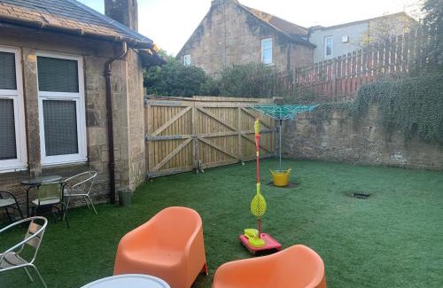 Shotts House | Spacious Holiday let midway between Edinburgh and Glasgow with three shower rooms