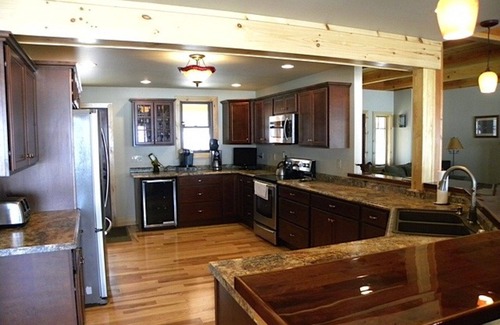 Mayfield House | Spacious Home: Great For Family Vacation!