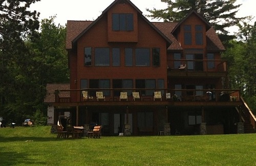 Mayfield House | Spacious Home: Great For Family Vacation!