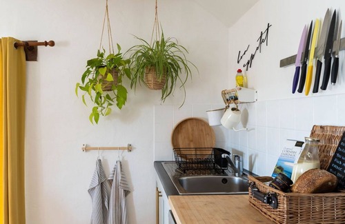 Treen House | Spacious home, walk to 3 beaches