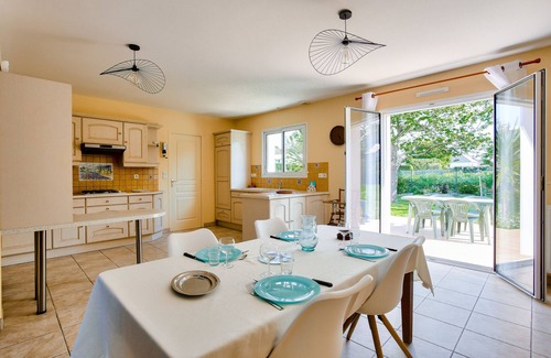 Pleurtuit Ski Chalet | Spacious house for 4 with garden and terrace