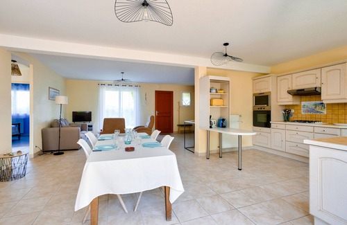 Pleurtuit Ski Chalet | Spacious house for 4 with garden and terrace