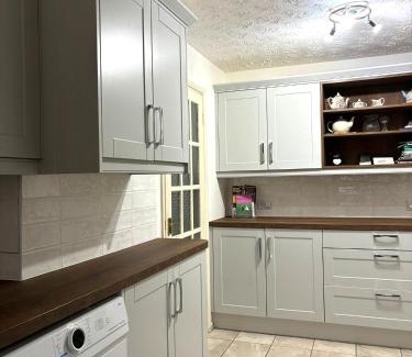 Cambridge House | Spacious House Near Cambridge - Free Parking & Garden - Cambridge Homehost