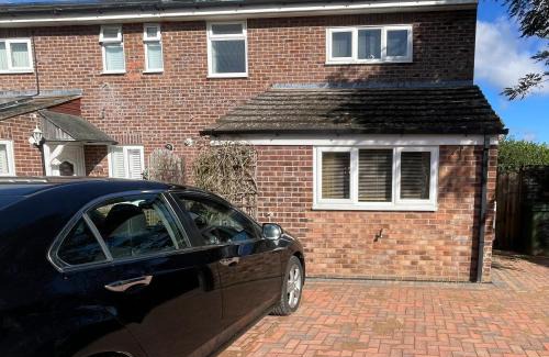 Cambridge House | Spacious House Near Cambridge - Free Parking & Garden - Cambridge Homehost