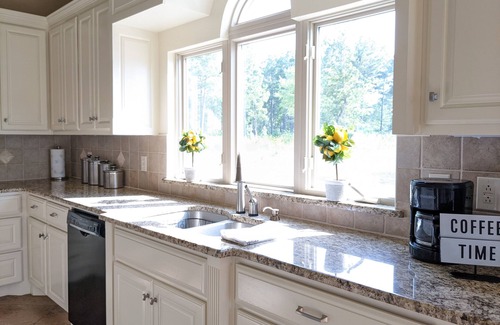 Bronson House | Spacious House on Lake Sam Rayburn one mile to San Augustine Park & Boat Launch