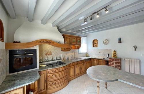 La Gonfriere Apartment | Spacious House with Garden & Studio, Close to Nature and Leisure Activities, Pet-Friendly, Sleeps 10+