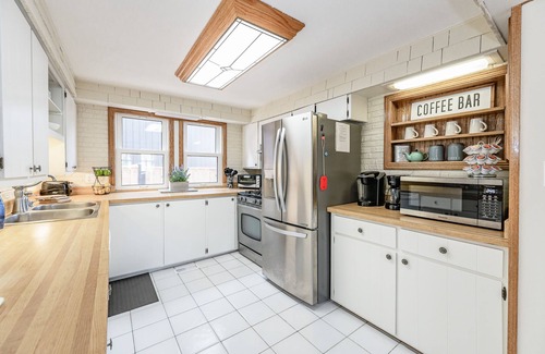 Amherstburg Cottage | Spacious Lakefront 4 Bedroom