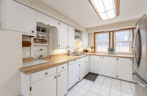 Amherstburg Cottage | Spacious Lakefront 4 Bedroom