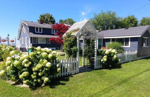 Amherstburg Cottage | Spacious Lakefront 4 Bedroom