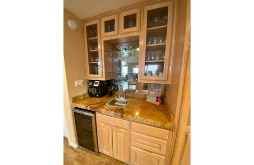 Brownwood House | Spacious lakefront home with stunning views