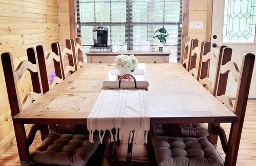 Teague Cabin | Spacious log cabin for country getaway