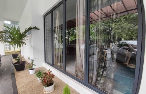 Seksyen 13 House | Spacious Luxury and comfortable for Medium to large group