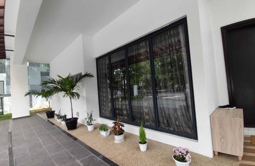 Seksyen 13 House | Spacious Luxury and comfortable for Medium to large group
