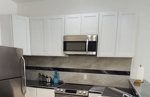 Rokers Point Apartment | Spacious Luxury Beachfront Suite