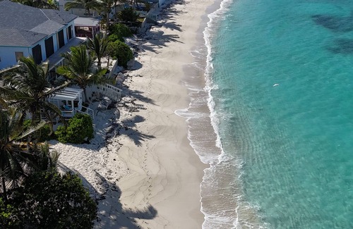 Rokers Point Apartment | Spacious Luxury Beachfront Suite