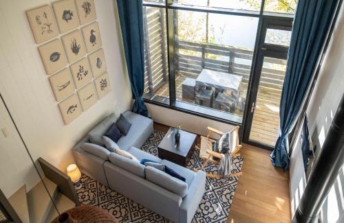 Maubray House | Spacious Mansion with Pools