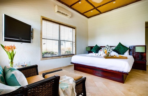 Placencia Resort | Spacious Master Suite w/Balcony, WiFi, & Beautiful Views