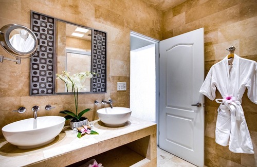 Placencia Resort | Spacious Master Suite w/Balcony, WiFi, & Beautiful Views