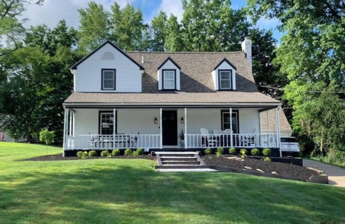 Howland Corners House | Spacious, Modern 4 BR/3 Bath Home