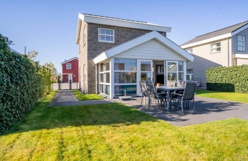 Oude-Tonge House | Spacious, modern island house located on a corner with fully enclosed garden, ideal for children.