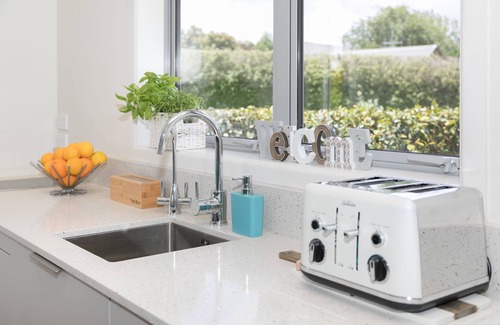 Tamahere Apartment | Spacious Modern Two-Bedroom Apartment