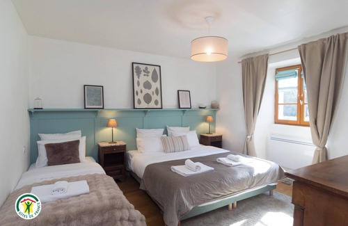 Allemond Other | Spacious Mountain Gîte Vermarine ideal for families, Cycle and Ski sleeps to 10