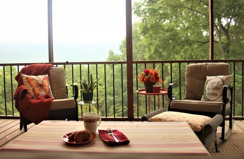 Blacksburg House | Spacious mountain retreat in Blacksburg with panoramic views and close to VT.