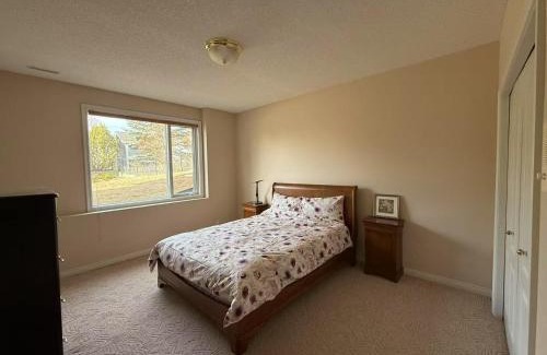 Northwest Calgary House | Spacious mountain view guesthouse